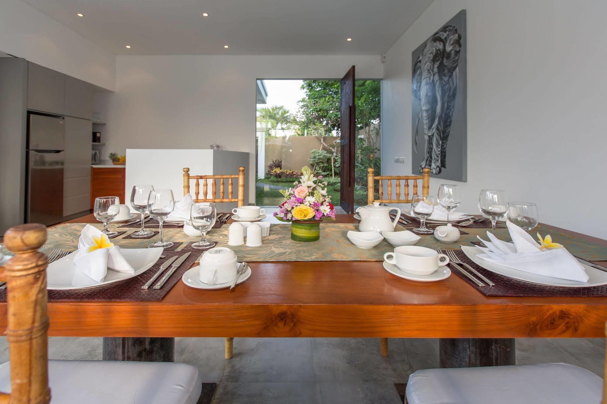 Gajah Villas Bali By Nagisa Bali Семиньяк Экстерьер фото